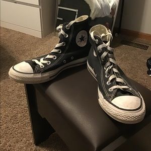 High top black converse like new condition sz 8